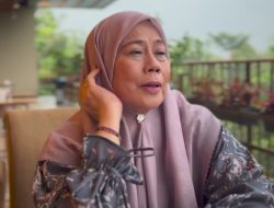 Dewi Yull Bongkar Kondisi Mata Kanan yang Tak Berfungsi Dewi Yull Bongkar Kondisi Mata Kanan yang Tak Berfungsi