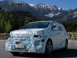 Mercedes’ Electric Luxury Van Offers Impressive Range Mercedes’ Electric Luxury Van Offers Impressive Range