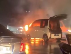 Di Tengah Hujan, Wuling Air EV Terseret Api di Bandung Di Tengah Hujan, Wuling Air EV Terseret Api di Bandung
