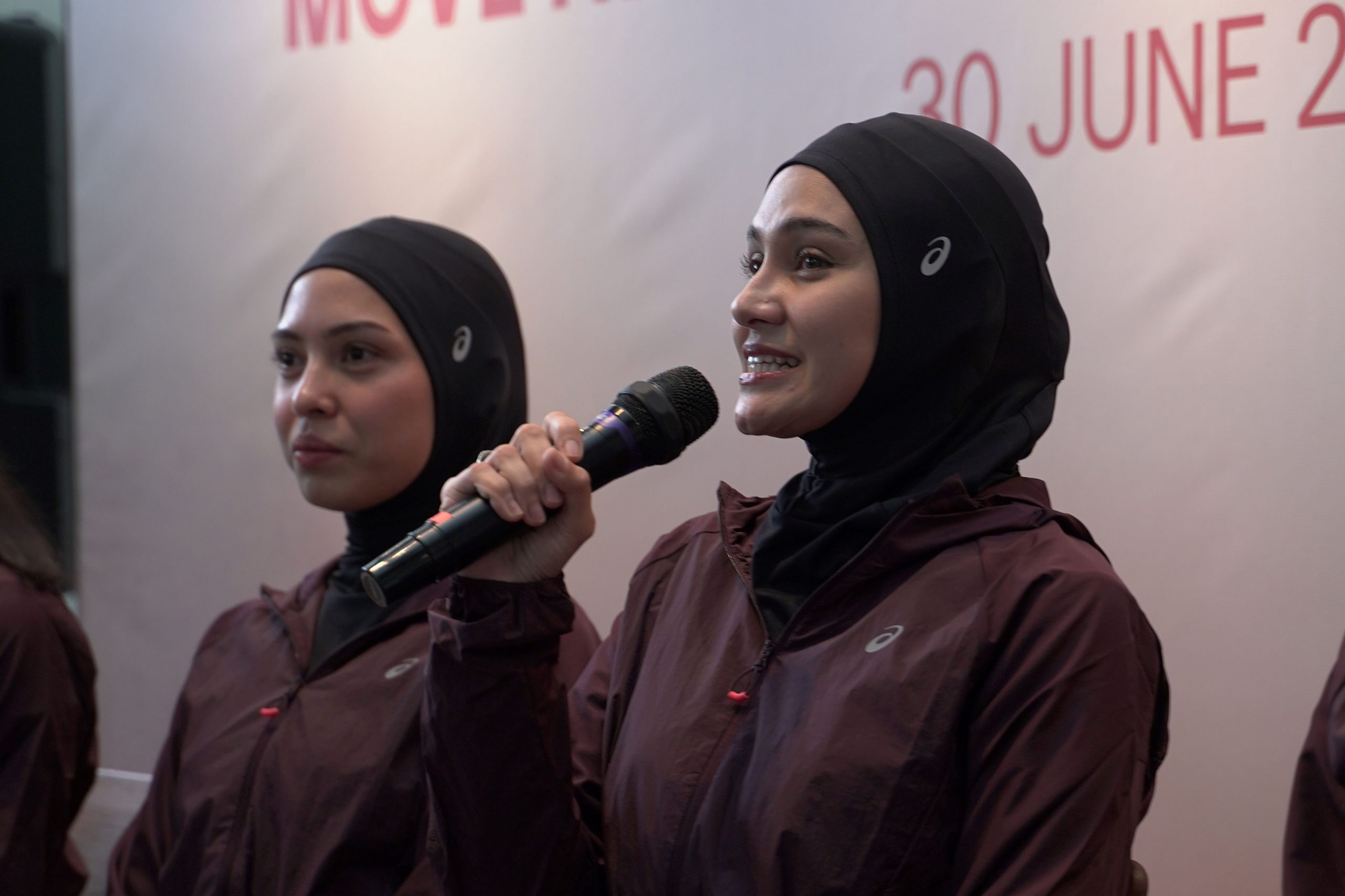 Ajak Perempuan Berhijab Tampil Aktif, ASICS Rilis Hijab Performa dan Kampanye Move Her Mind!