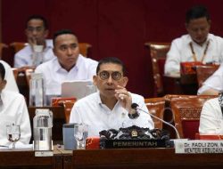 Komisi DPR Bentuk Tim Pantau Penulisan Ulang Sejarah Komisi DPR Bentuk Tim Pantau Penulisan Ulang Sejarah