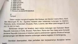 Sure! Here’s a more captivating and concise rephrasing of the title in Bahasa Indonesia:

**”Surat Sakti yang Jadi Bekal Plesiran Istri Menteri”**

If you’d like a slightly more sensational or clickbait-style version, here’s an alternative:

**”Istri Menteri Plesir Bawa Surat Sakti, Apa Isinya?”**

Let me know if you want it to sound more formal, humorous, or dramatic!