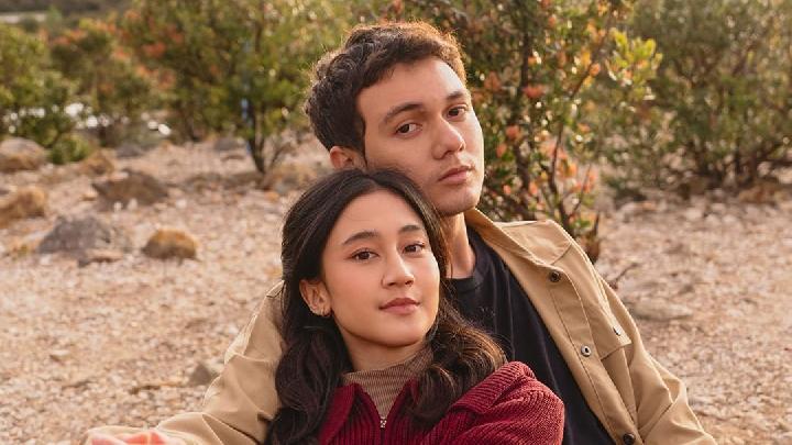 Kisah Cinta Keisya Levronka dan Nyoman Paul dalam Lagu “Denganmu Saja”