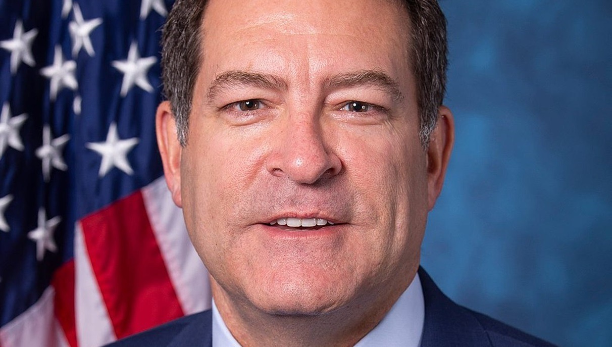 GOP Congressman Tears Up Resigning “With a Heavy Heart,” Leaves Republicans at 219 Members