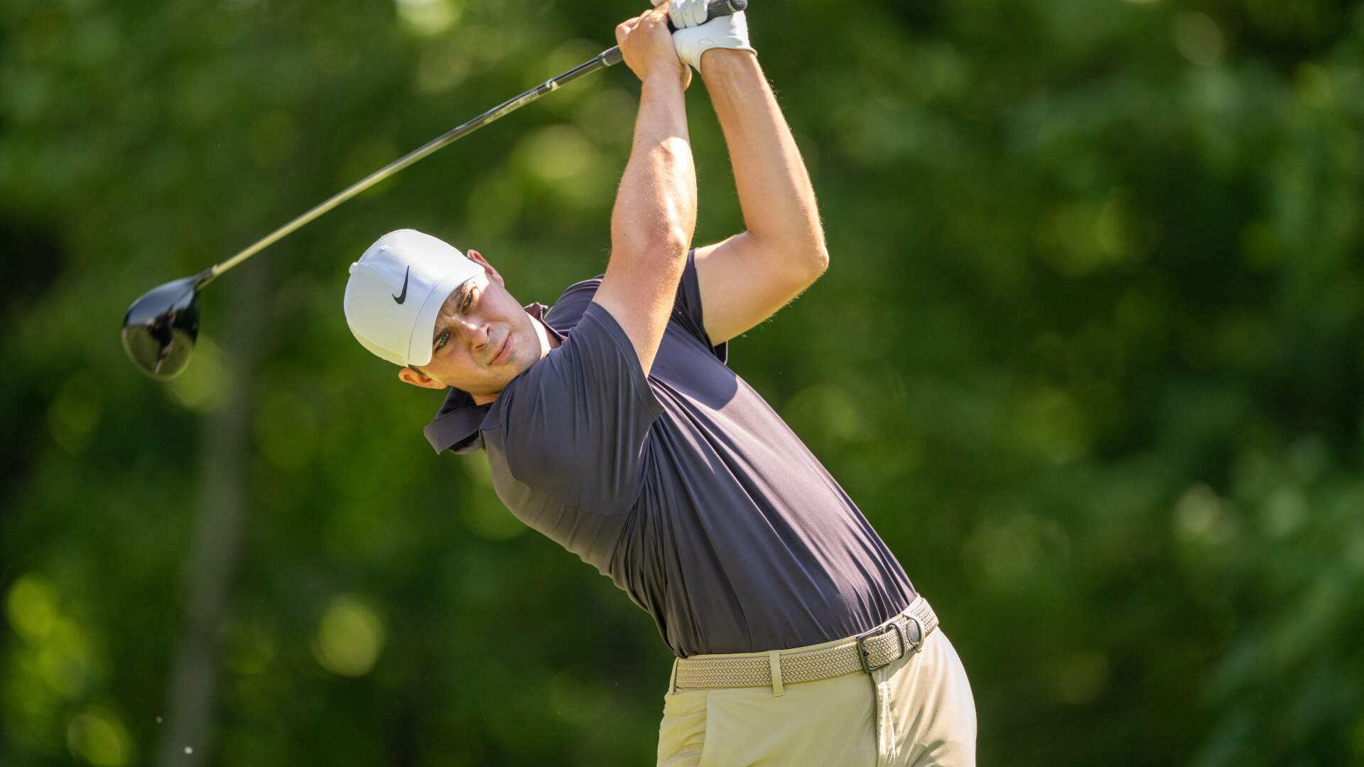 Davis Thompson’s Late Birdie Breaks Logjam to Lead John Deere Classic