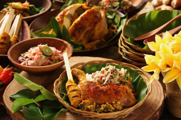 7 Makanan Khas Bali: Ayam Betutu, Lawar, dan Sate Lilit