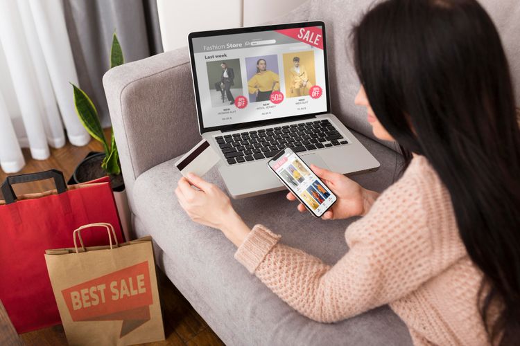 Suka Belanja Online Daripada Offline? Ini 8 Ciri Kepribadianmu Menurut Psikologi