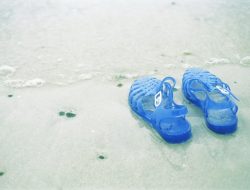 Podiatrists Warn: Your Favorite Summer Shoes Could Be Harming Your Feet