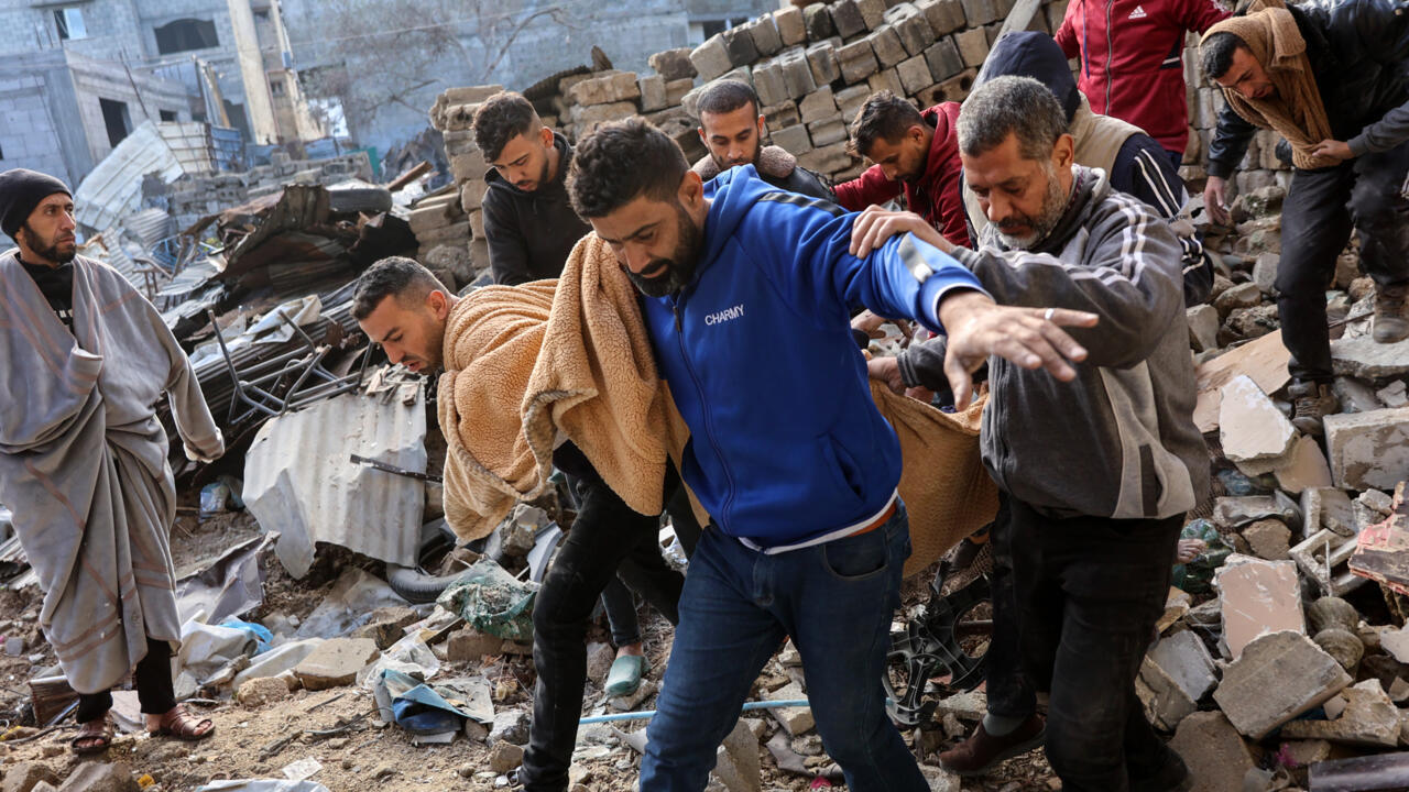 Israel’s Strike Kills 32 in Gaza as Ceasefire Talks Resume in Doha