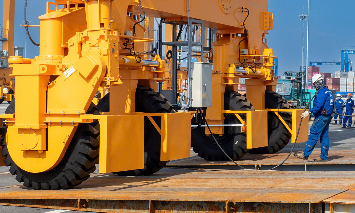 Vietnam’s .6B Trade Surplus in First Half of Year