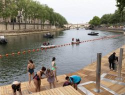 Warga dan Wisatawan Boleh Berenang di Sungai Seine Paris Warga dan Wisatawan Boleh Berenang di Sungai Seine Paris