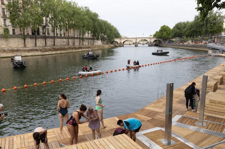 Warga dan Wisatawan Boleh Berenang di Sungai Seine Paris