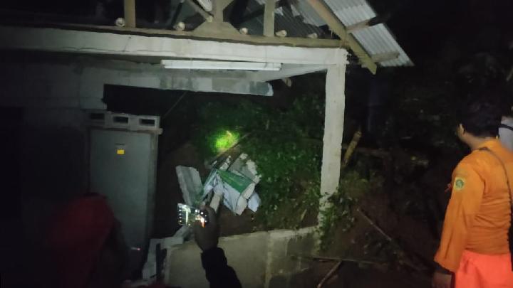 Bencana Tanah Longsor Mengguncang Bandung Barat dan Bogor