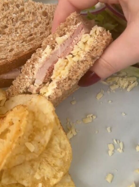 American Mum’s Shocking Lunchtime Discovery in a UK Café