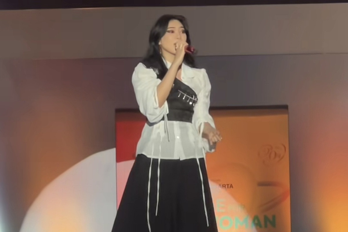 Isyana Sarasvati Jadi Muse Koleksi Monique Soeriaatmadja di TGC Jakarta 2025