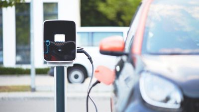 Waspadai! 3 Penyebab Mobil Listrik Meledak