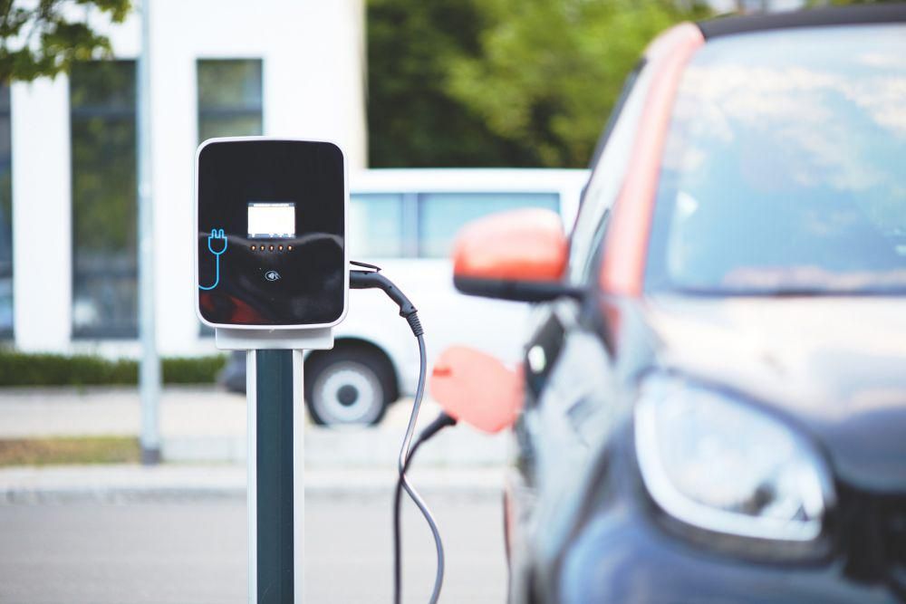 Waspadai! 3 Penyebab Mobil Listrik Meledak