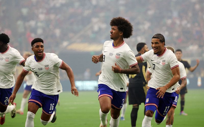 Mexico defeat US 2-1 to claim 10th Gold Cup title
