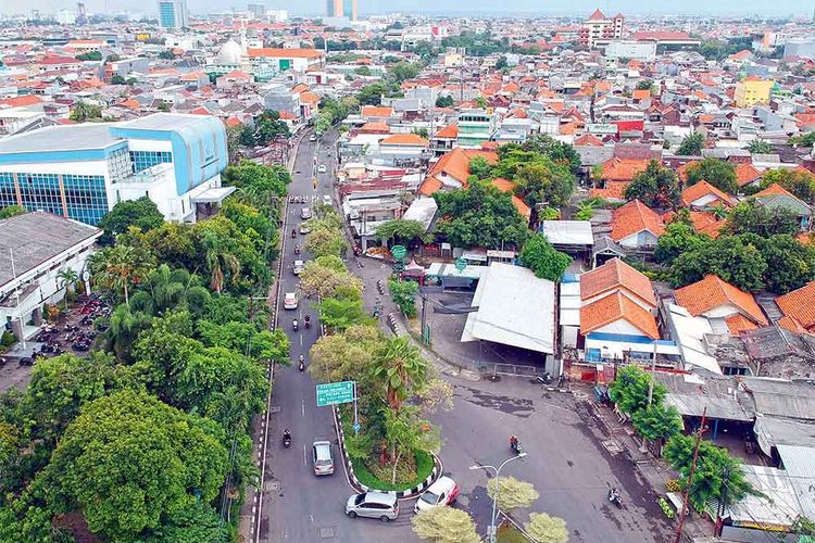 Pelebaran Jalan Raya Manyar Hadapi Arus Lalu Lintas 6 Ribu Kendaraan/Jam dari Dua Arah