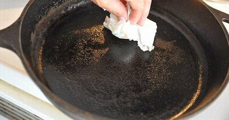 Cara Bersihkan Panci Hitam dengan Air Soda