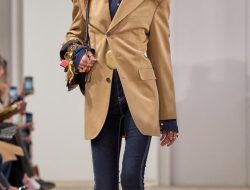 Debut Michael Rider di Celine Spring 2026: Gaya American-French yang Menarik Debut Michael Rider di Celine Spring 2026: Gaya American-French yang Menarik