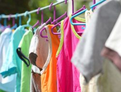 5 Cara Cepat Mengeringkan Baju di Musim Hujan