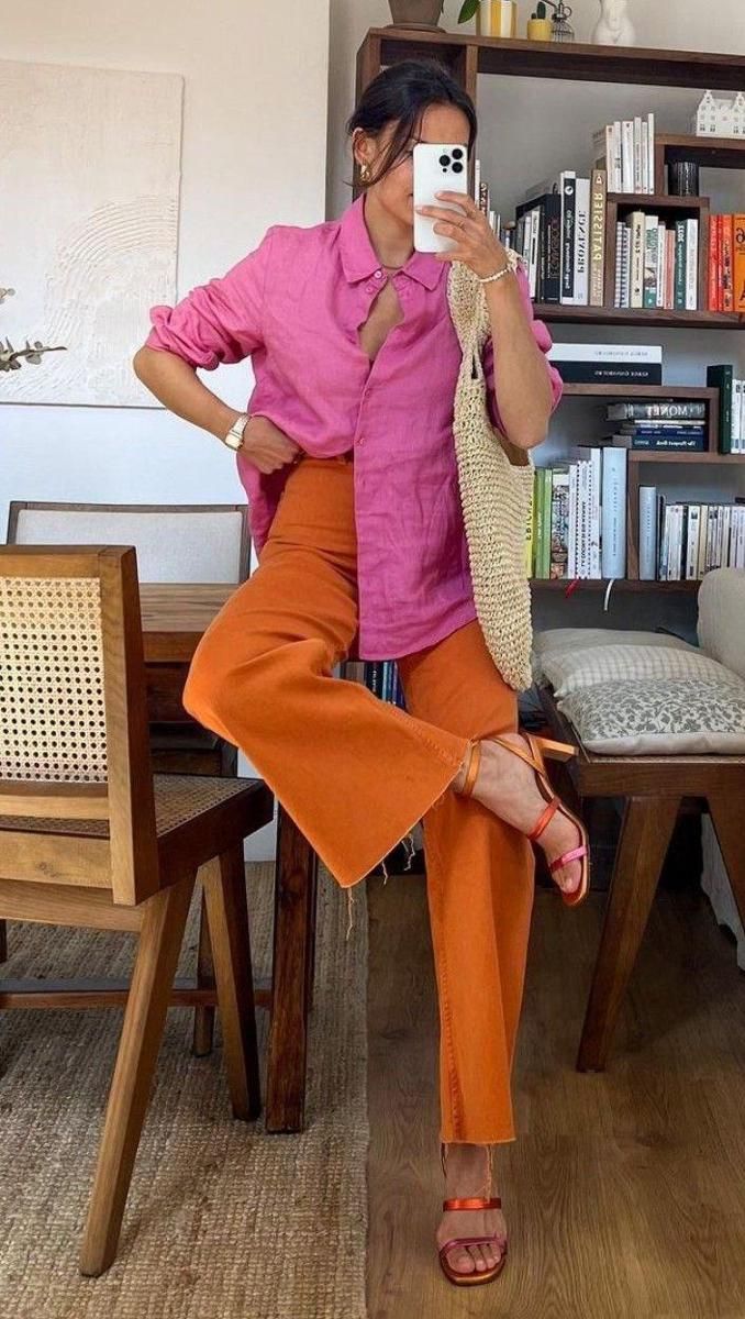 Celana Oranye Pas dengan Baju Warna Apa? Ini Pilihannya!