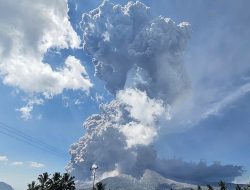 Bali Flights Suspended as Volcano Erupts with 18 km Ash Cloud Bali Flights Suspended as Volcano Erupts with 18 km Ash Cloud