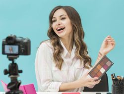 7 Langkah Makeup Alami untuk Tampil Profesional dan Segar Saat Rapat Online 7 Langkah Makeup Alami untuk Tampil Profesional dan Segar Saat Rapat Online