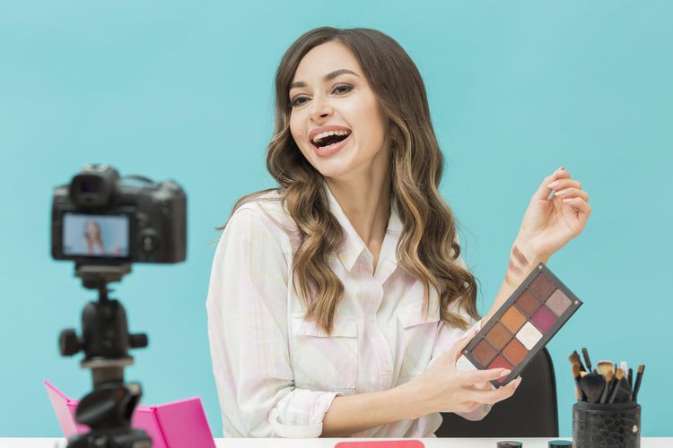 7 Langkah Makeup Alami untuk Tampil Profesional dan Segar Saat Rapat Online