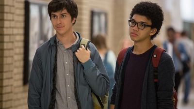 8 Alasan Cowok Nerd Layak Jadi Pacarmu