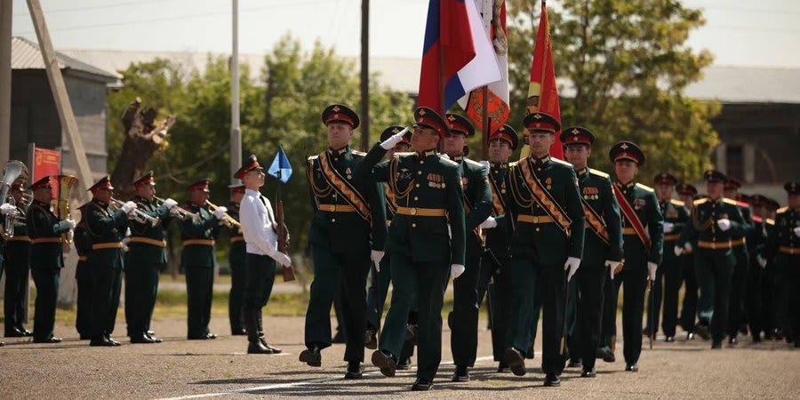 Russia Boosts Troop Presence at Armenian Base, Ukraine Reports