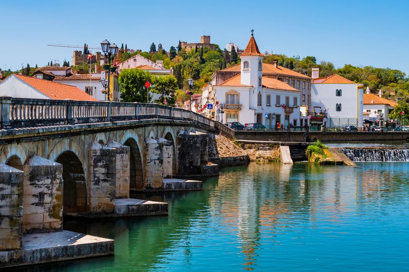 Europe’s Hidden Gem: A City with a Stunning Castle and Majestic Lake