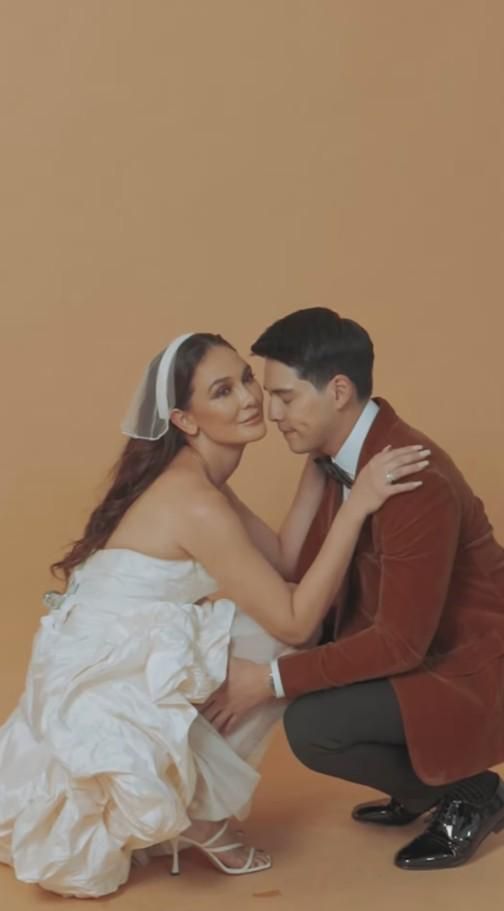 7 Foto Prewedding Luna Maya dan Maxime yang Romantis