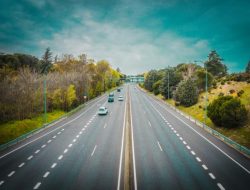 AA: One Third of Drivers Ignore Two-Second Gap Rule