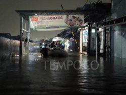 Banjir Landa Tangerang Selatan Akibat Hujan Malam