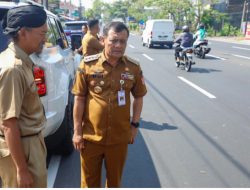 Warga Kecam Jalan Rusak, Pak Luthfi Lakukan Pemeriksaan Warga Kecam Jalan Rusak, Pak Luthfi Lakukan Pemeriksaan