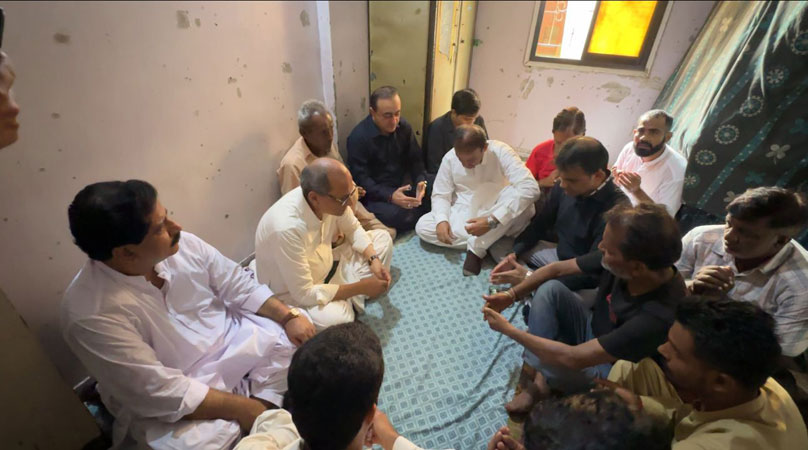 LG minister announces aid for Lyari building collapse victims