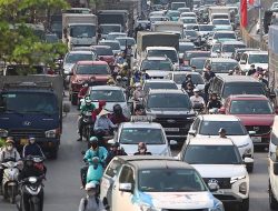 Hanoi Families Worry Over Motorbike Ban, Shift to E-Bikes Hanoi Families Worry Over Motorbike Ban, Shift to E-Bikes