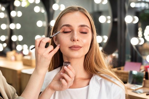 Waspada! 5 Dampak Berbahaya Jika Terlalu Sering Pakai Makeup, Bisa Kanker