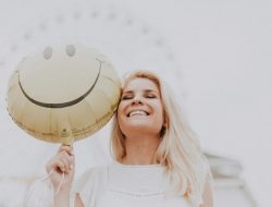 8 Tips Hidup Bahagia, Jaga Kesehatan Mental dan Fisik!