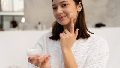 4 Pemula Wajib Coba, Pelembap Retinol Ini Lawan Tanda-Tanda Penuaan!