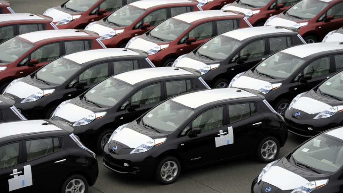 Nissan Halts Production at Japanese Plant
