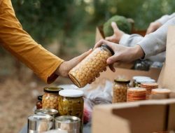 100 Tebak Teka-Teki Makanan dan Minuman 100 Tebak Teka-Teki Makanan dan Minuman