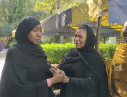 VIDEO: Buhari’s Daughter Breaks Down at Daura Burial Arrival VIDEO: Buhari’s Daughter Breaks Down at Daura Burial Arrival