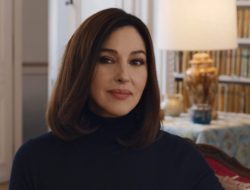 Monica Bellucci’s Top Swimsuit Choice After 50 Monica Bellucci’s Top Swimsuit Choice After 50