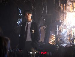 7 Perbedaan Bae Gyeon Woo dan Bongsu dalam Drakor Head Over Heels 7 Perbedaan Bae Gyeon Woo dan Bongsu dalam Drakor Head Over Heels