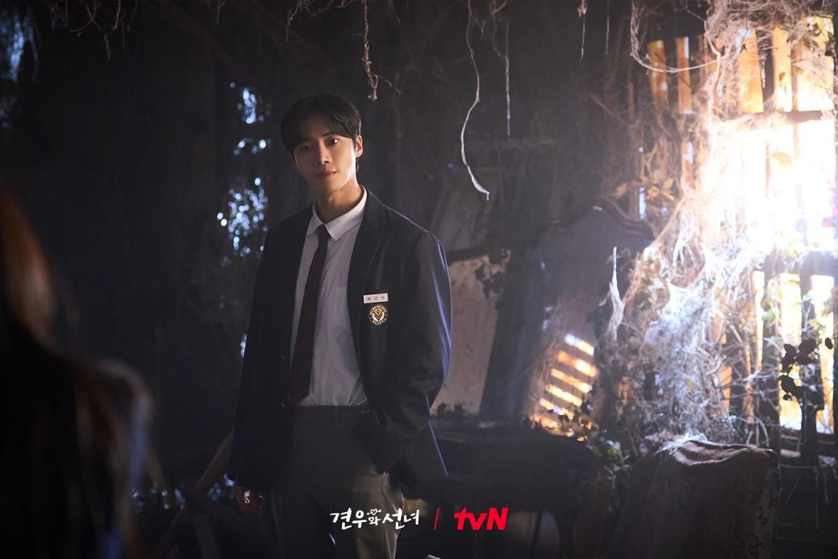 7 Perbedaan Bae Gyeon Woo dan Bongsu dalam Drakor Head Over Heels