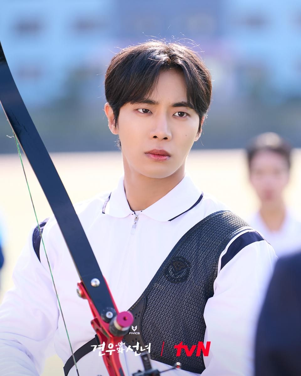 7 Perilaku Mengganggu Gyeon Woo Dikuasai Roh Jahat di Head Over Heels