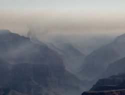 NPS defends response to lightning-caused lodge fire